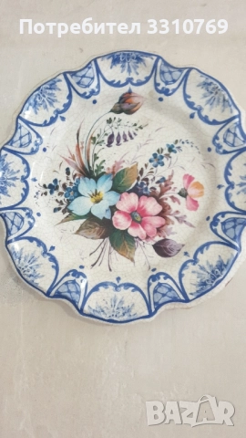 Красиви декоративни порцеланови стенни чинии. 