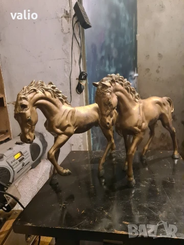 Статуетки на големи бронзови коне Авторски 