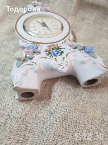 Процеланов настолен часовник, снимка 4 - Антикварни и старинни предмети - 49822627