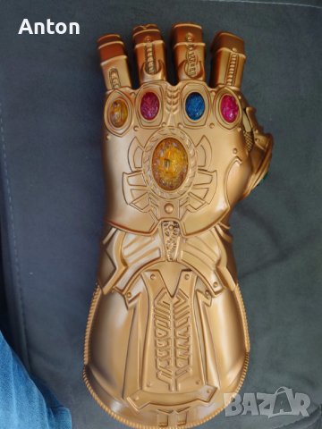 Продавам ръкавицата на Танос в реални размери със светещи камъни, снимка 1 - Други - 37479944