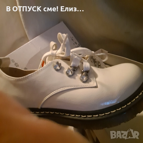 Обувки тип DrMartens лачени бели лак, снимка 9 - Дамски ежедневни обувки - 51772236