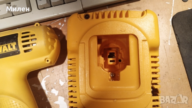 Батериен винтоверт DeWalt със зарядно и 2 батерии , снимка 6 - Винтоверти - 52405593