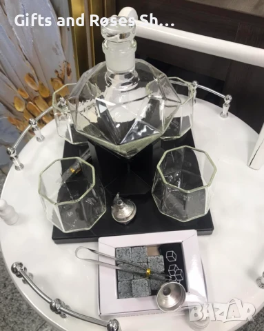 Комплект за уиски - шише на стойка и 4 бр чаши + аксесоари за лед, снимка 1