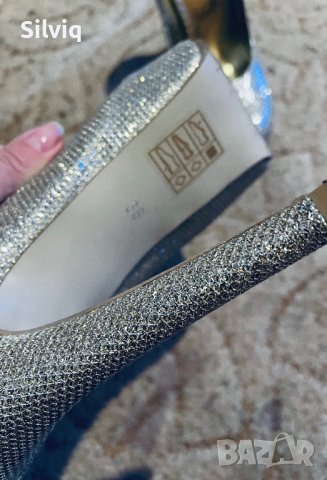 Златисти обувки на висок ток и официални чантички , снимка 2 - Дамски обувки на ток - 40390127