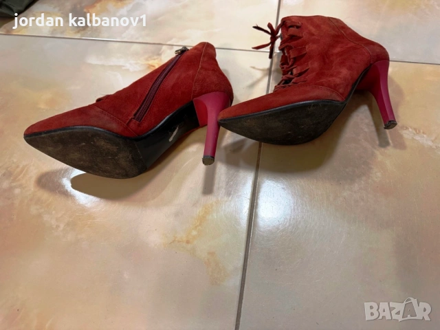 Подарявам - Дамски велурени червени боти номер 35 стелка 22см. ток 9см., снимка 3 - Дамски боти - 53598448