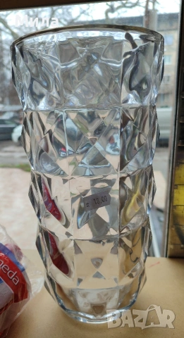 Стъклени вази нови