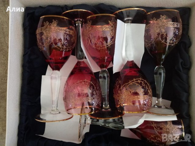 Гравирани чаши цветно стъкло за вино 6 бр., снимка 1 - Чаши - 40448334