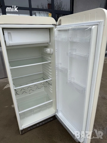 Бежов хладилник SMEG 146 см , снимка 4 - Хладилници - 53382948