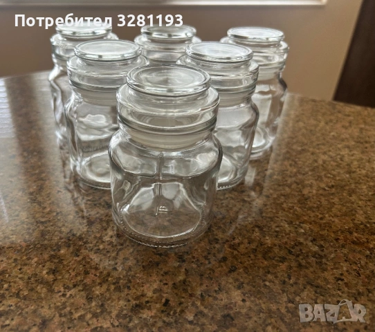 Чисто нови стъклени бурканчета
