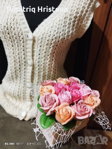 Бял плетен елек