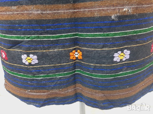 Стара тъкана, бродирана вълнена престилка(16.3), снимка 3 - Антикварни и старинни предмети - 43557683