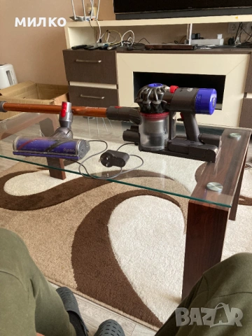 Акумулаторна прахосмукачка Dyson V-8