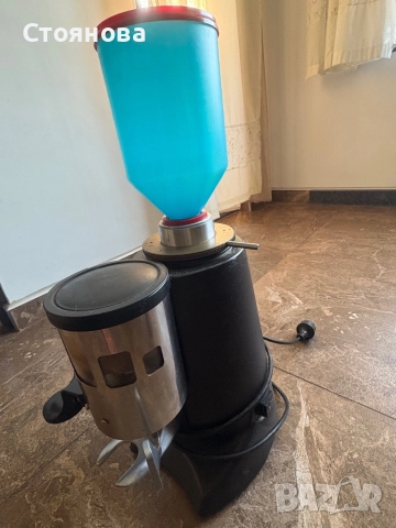 Продадавам професионална кафемелачка, снимка 2 - Обзавеждане за заведение - 52509354