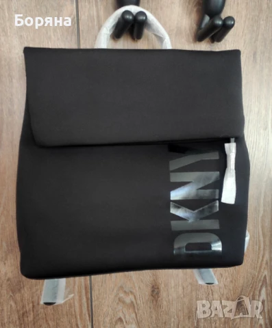 DKNY нова с етикет дамска раница неопрен, снимка 2 - Раници - 51285086