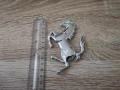 Ferrari конче сребриста емблема лява, снимка 2