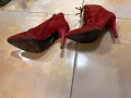 Подарявам - Дамски велурени червени боти номер 35 стелка 22см. ток 9см., снимка 3