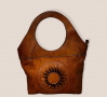 Дамска арт чанта със слънце от естествена кожа в кафяво, снимка 1 - Чанти - 36386919