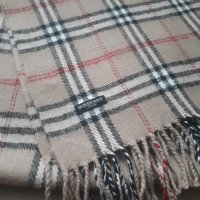 Burberry шал- като нов, снимка 4 - Шалове - 35380428