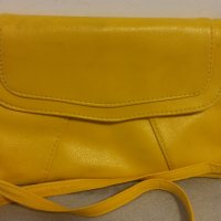 Жълта чанта, снимка 1 - Чанти - 42986775