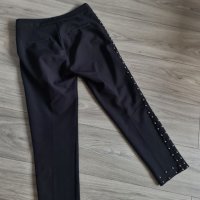 Уникален дамски чер панталон с капси, снимка 5 - Панталони - 37321481