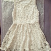 Бяла рокличка , снимка 1 - Детски рокли и поли - 40781360