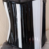 Лачен корсет под бюста в черно и бяло Busk с метални банели, снимка 7 - Корсети, бюстиета, топове - 35025136
