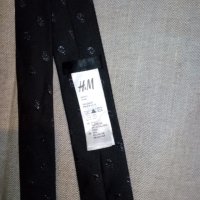 вратовръзка H&M черна с фигурки, снимка 1 - Други - 40832549