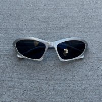 Balenciaga Bat Sunglasses очила, снимка 2 - Слънчеви и диоптрични очила - 44028836