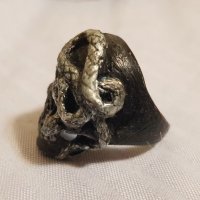 Масивен черен мъжки рок пръстен с череп от стомана унисекс рокер рокенрол, снимка 3 - Пръстени - 35191640
