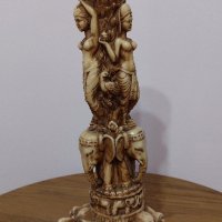 Винтидж фигура, свещник колона от алабастър.
Височина 48 см. 
Перфектно състояние., снимка 1 - Антикварни и старинни предмети - 42539549