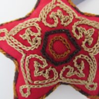 Автентична текстилна коледна играчка от филц с казахски национални мотиви, снимка 3 - Декорация за дома - 27080895