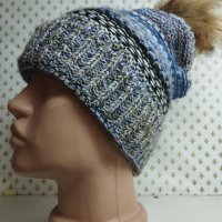 Дамска плетена шапка с папулка- мпш43, снимка 3 - Шапки - 43302211
