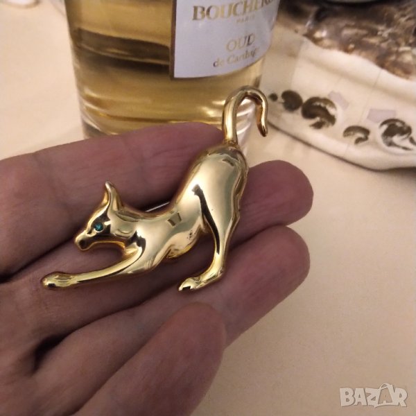 Позлатена брошка с изумруд , снимка 1