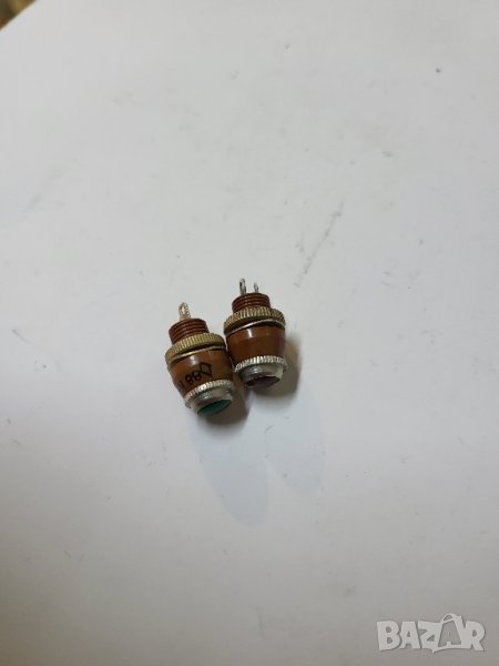 Руска Основа за крушка, Фасунга / фунар/ Руски МФС-2 за лампа СМН 3,5/ ВА5/ червени и зелени СССР, снимка 1