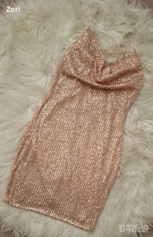 Красива рокля, цялата в златисти пайети, снимка 1