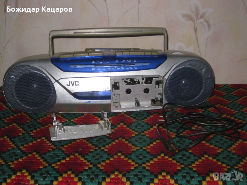 Стар касетофон. Цена 28 лева. Пращам по Еконт., снимка 1