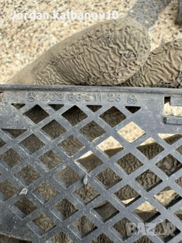 Решетка в предна броня на Мерцедес Mercedes W202 само за 5Eur. а2028851123, снимка 3 - Части - 53309529