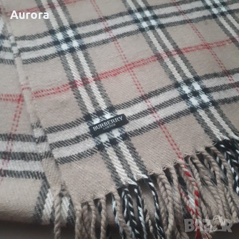 Burberry шал- като нов, снимка 4 - Шалове - 35380428