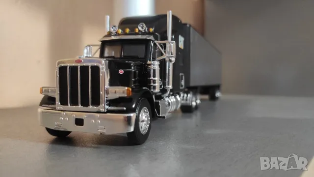 Американски камион мащаб 1:50, снимка 2 - Колекции - 50418895