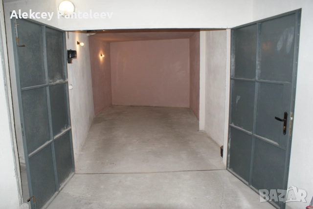 Самостоятелен подземен гараж.