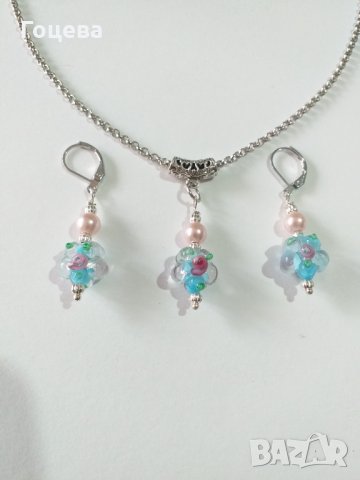 Нежен комплект бижута с ръчно изработени стъклени цветя и розови перли , снимка 5 - Бижутерийни комплекти - 34926148