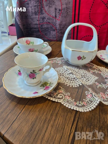 Малки порцеланови чашки