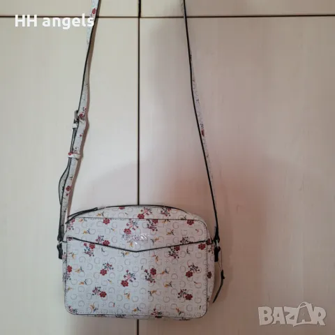 Guess чисто нова флорална чанта с етикети , снимка 2 - Чанти - 47344193