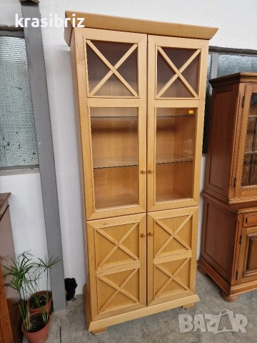 Масивна Витрина с Осветление- внос от Германия! 