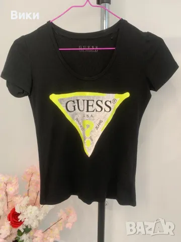 Тениска Guess размер М, подходяща S-XS