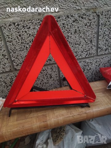 Оригинален светлоотразителен авариен триъгълник на Рено Renault , снимка 16 - Аксесоари и консумативи - 39628838