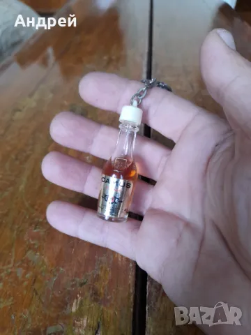 Стар ключодържател коняк Camus #2