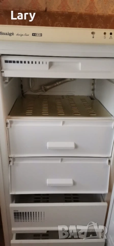 Висок вертикален фризер с хладилник Мраз, използван