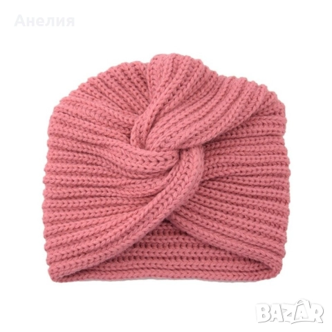Дамска зимна плетена шапка с усукан възел по средата. , снимка 8 - Шапки - 52657751