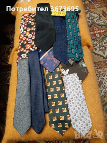 Вратовръзки различни цветове и десени